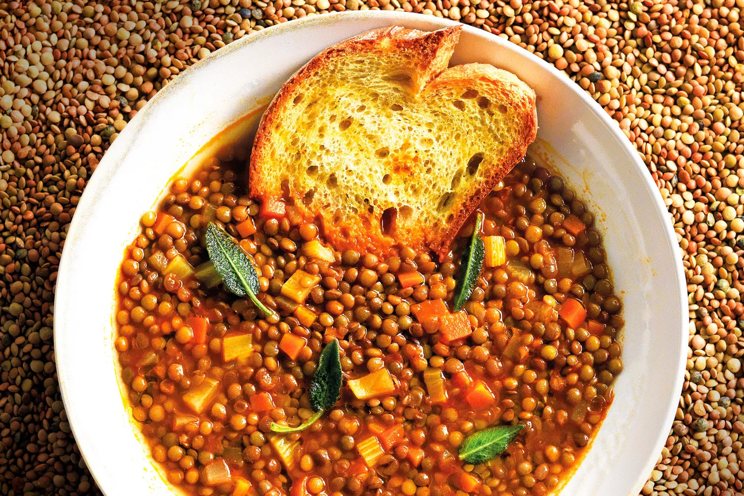 Zuppa di Lenticchie: Un pranzo Caldo e Nutriente